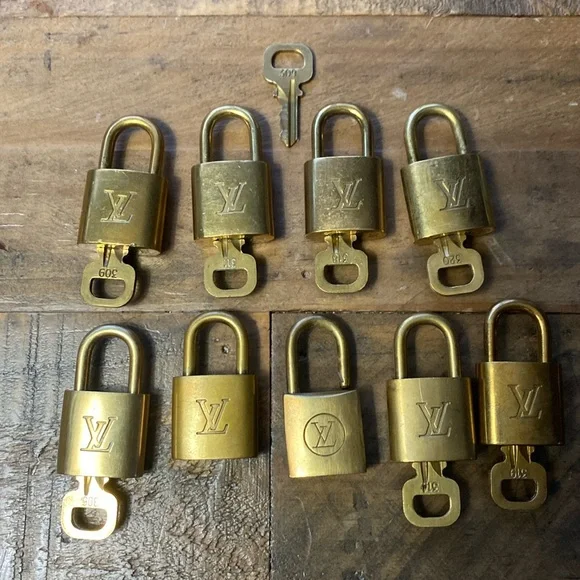 LOUIS VUITTON LOCKS & KEYS 🔐 🔑 - Picture 1 of 5